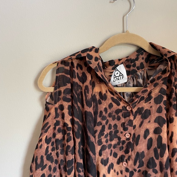 UNIF | Cold Shoulder Semi-Sheer Blouse - Picture 3 of 4